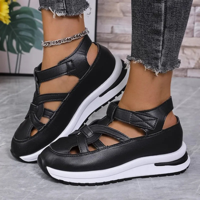 AERIS – SANDALIAS PLANAS CALADAS CON PLATAFORMA GRUESA