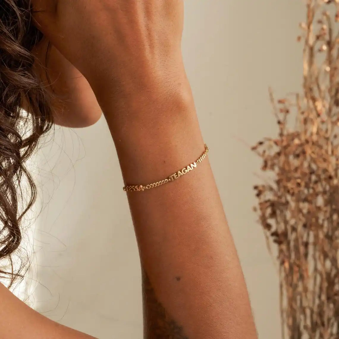 NOMÉA – PULSERA PERSONALIZADA CON NOMBRE EN ACERO INOXIDABLE