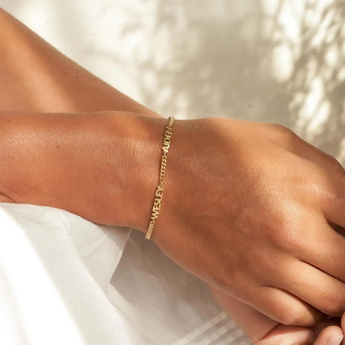 NOMÉA – PULSERA PERSONALIZADA CON NOMBRE EN ACERO INOXIDABLE
