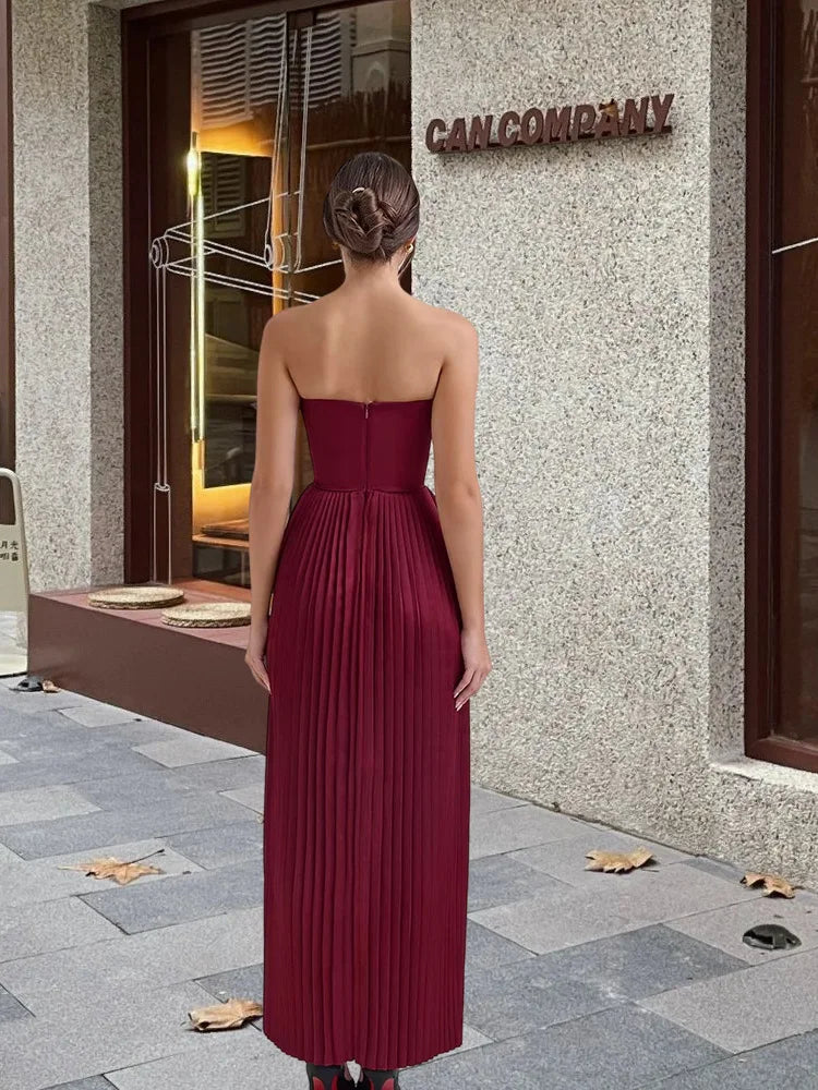 TOWNLUXA – VESTIDO MAXI PLISADO LÍNEA A SIN TIRANTES